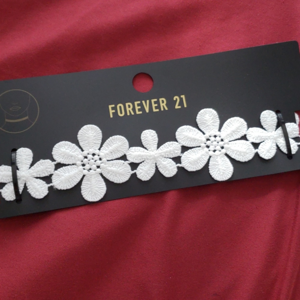 🛍Forever 21 flower choker